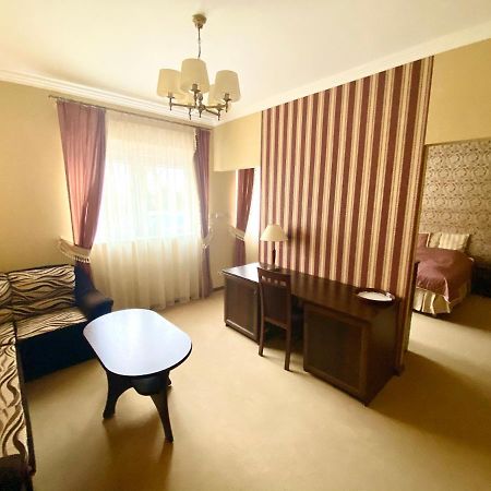 Przy Debach Hotel Stargard Szczecinski Exterior photo